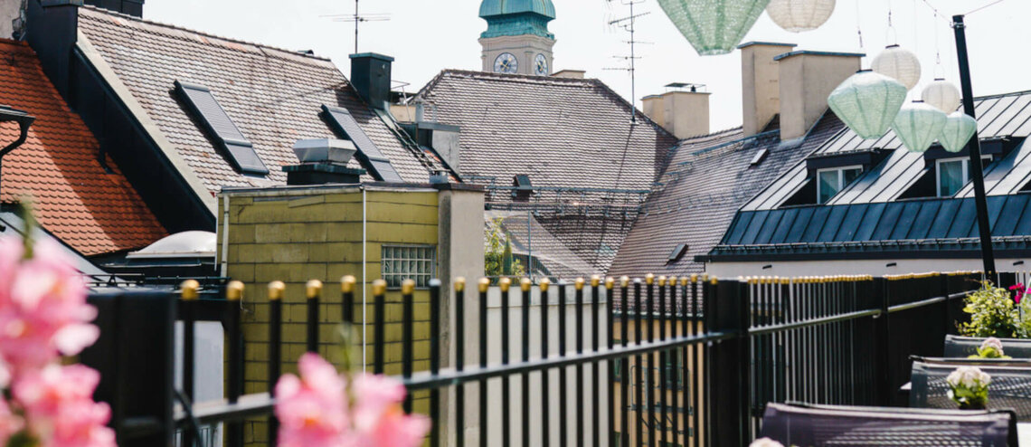 The Roof Terrace – Dachterrasse mit herrlichem Blick | LOUIS Hotel München