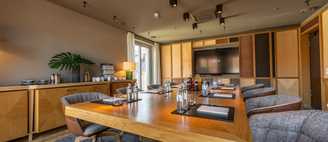 Besprechungsraum Boardroom mit Technik und Verpfleung in München im LOUIS Hotel zu mieten