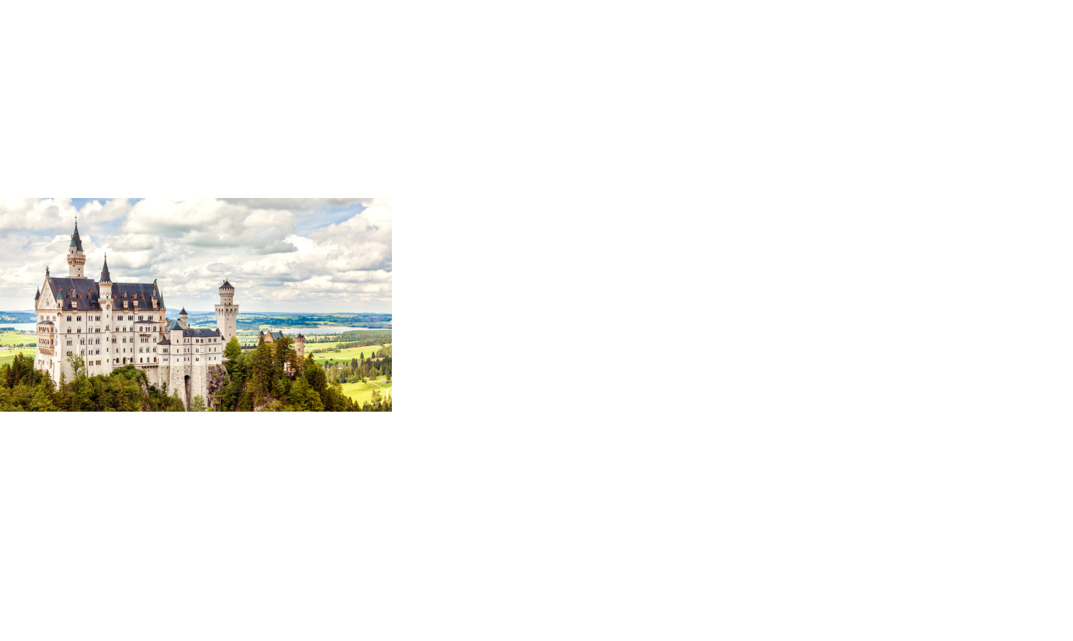 Ein märchenhaftes Schloss thront auf einem bewaldeten Hügel mit Blick auf eine weite, grüne Landschaft unter blauem Himmel.