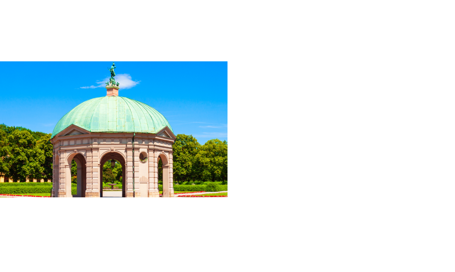 Pavillon im Hofgarten München mit grüner Kuppel, umgeben von Bäumen und blauem Himmel.