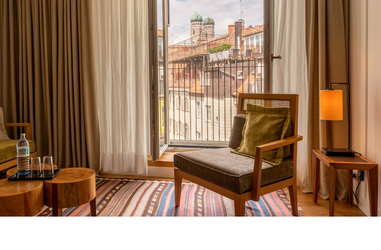 LOUIS Hotel Munich Courtyard Deluxe Room Image Stylish exclusive Interior Boutique Hotel Germany
