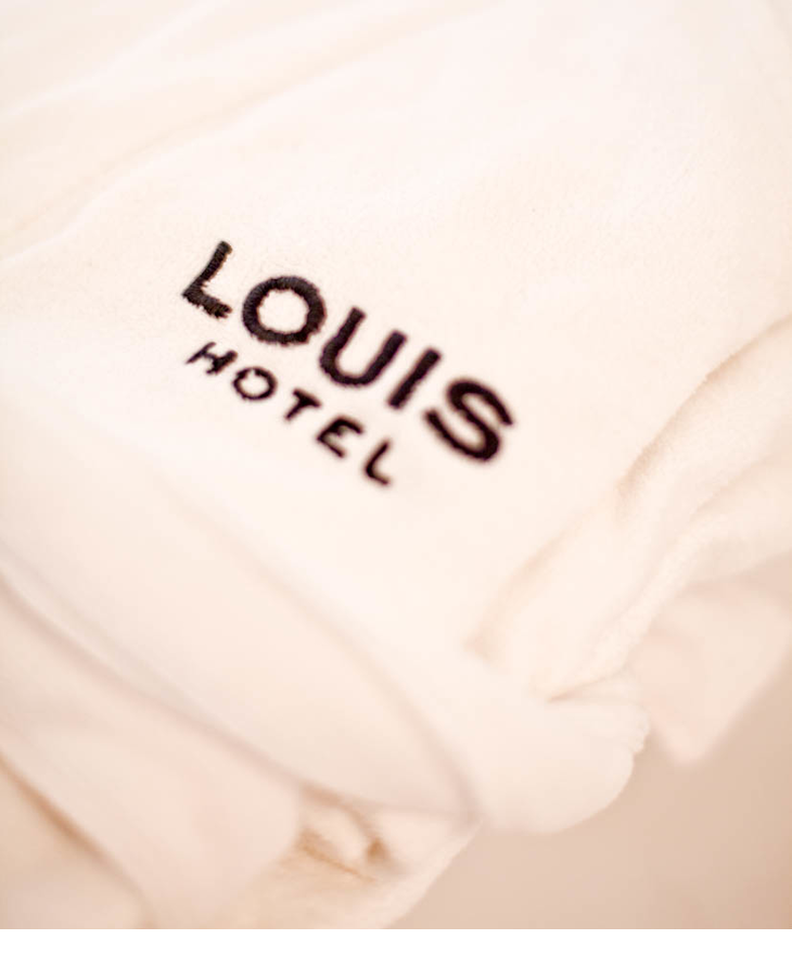 Bathrobe and towels at the LOUIS Hotel in Munich
