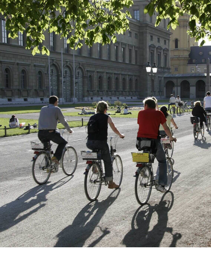 Radfahrergruppe im Hofgarten München