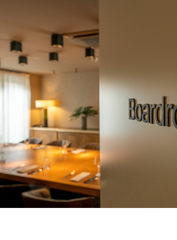 Besprechungsraum Boardroom mit Technik und Verpflegung in München im LOUIS Hotel zu mieten