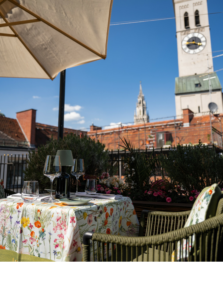 Auf der Dachterrasse vom LOUIS Hotel München