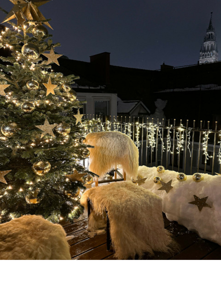 LOUIS Hotel München weihnachtlich geschmückte Dachterrasse LOUIS Hotel München weihnachtlich geschmückte Dachterrasse